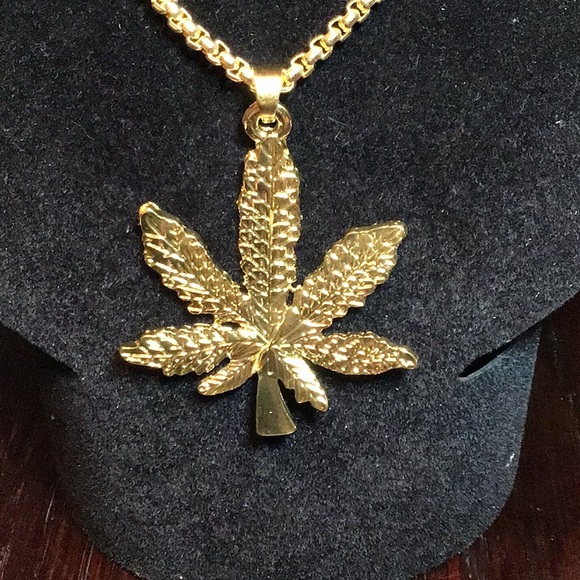 Other - 18K Gold Plated Pot Pendant Necklace Snake Chain